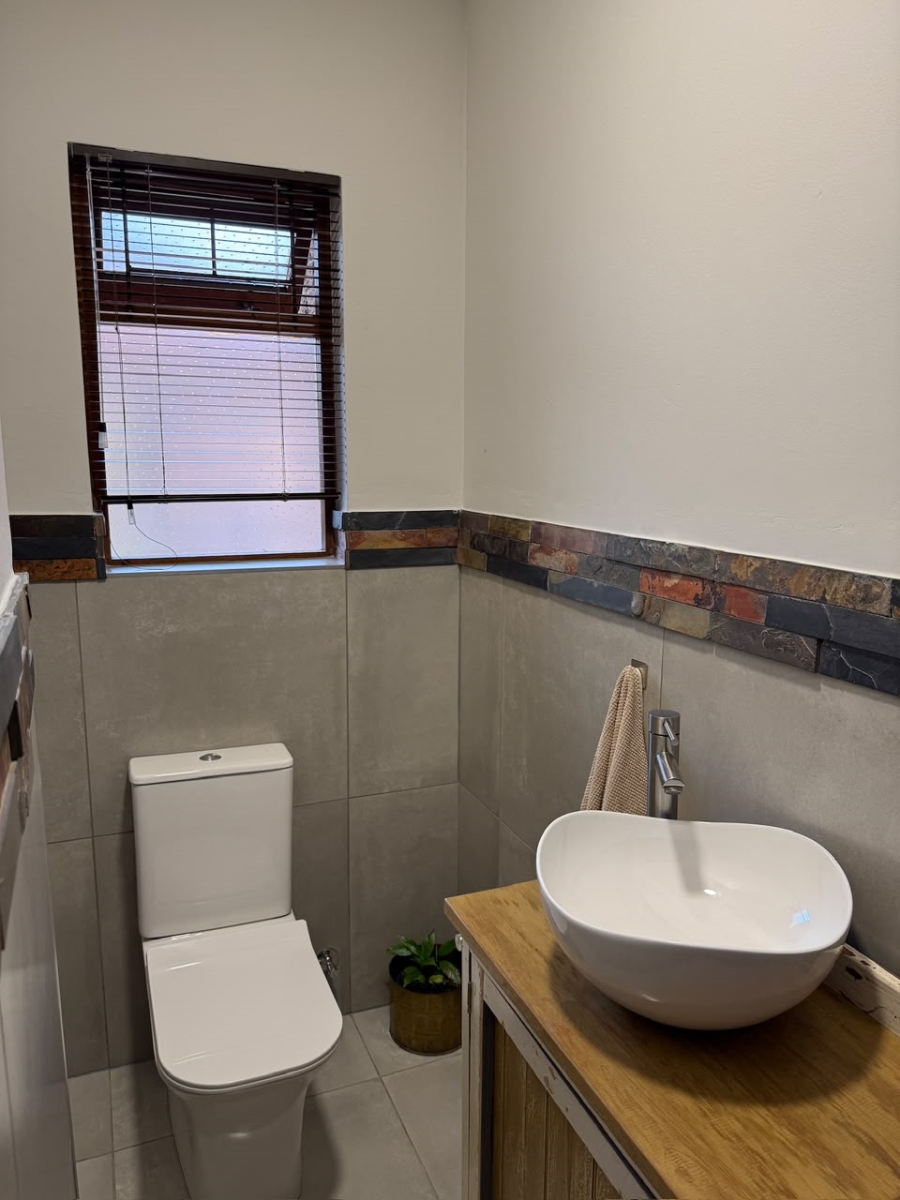 4 Bedroom Property for Sale in Fraaiuitsig Western Cape